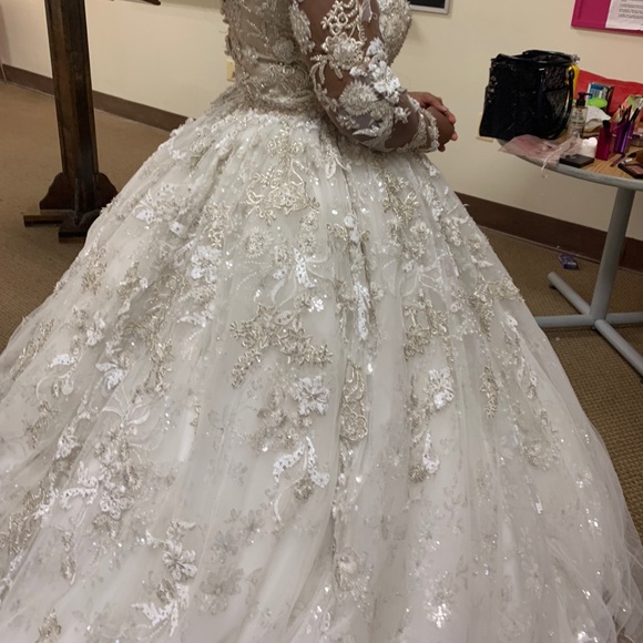 Ysa Makino 68964 / Stephen Yearick Wedding Gown - Picture 8 of 10